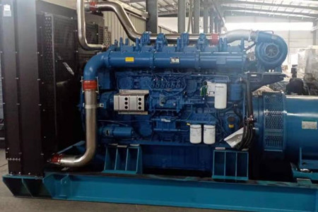 玉柴發(fā)電機組使用期間產生的污垢如何去除?